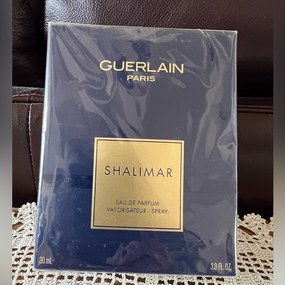 Shalimar Paris Eau De Parfum vaporisateur Spray. New in sealed box.90ml. 3.0oz. - Picture 1 of 3